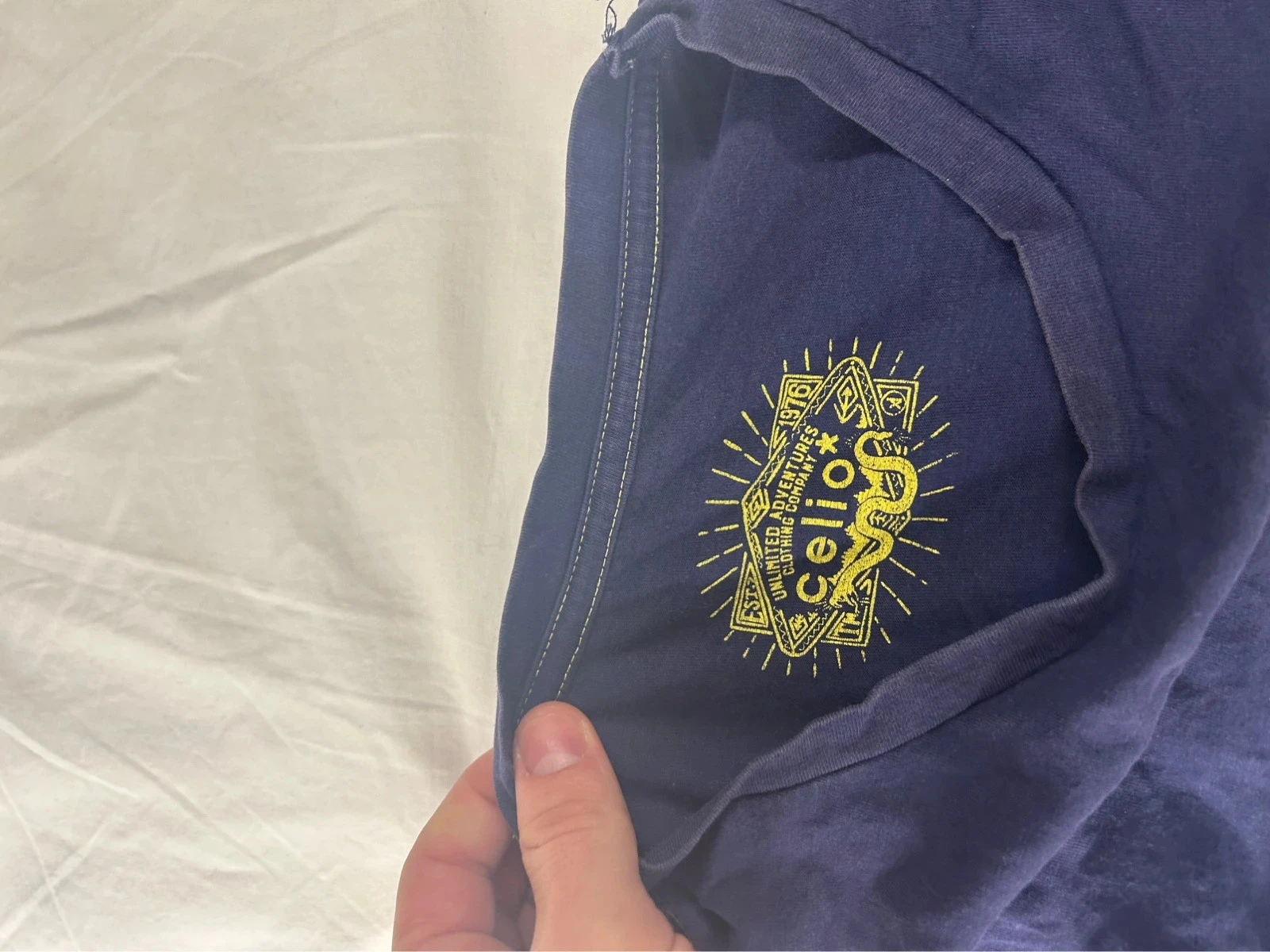 Camiseta azul marino con motivos vintage Celio – photo 5